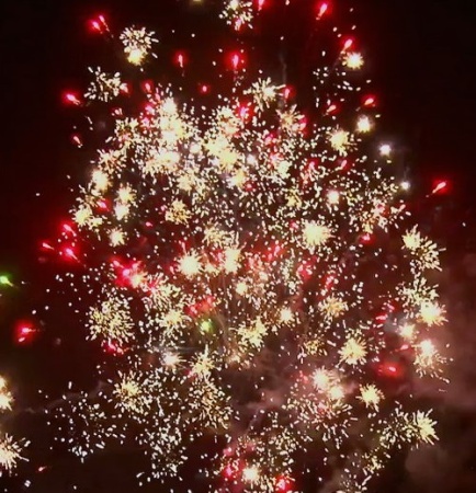 Batareya salyutov Tancuyut vse! 3